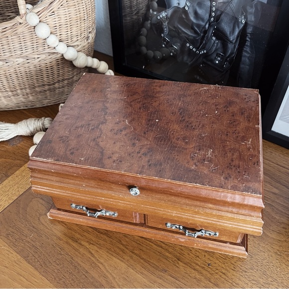 VINTAGE CARVED SOLID WOOD LARGE JEWELRY BOX #0351 - Picture 10 of 13